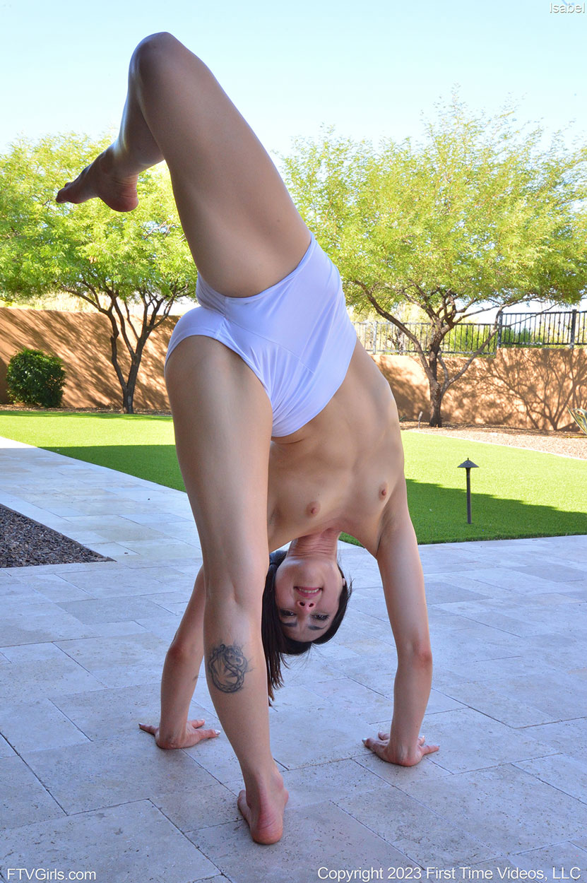 Isabel Nude Yoga