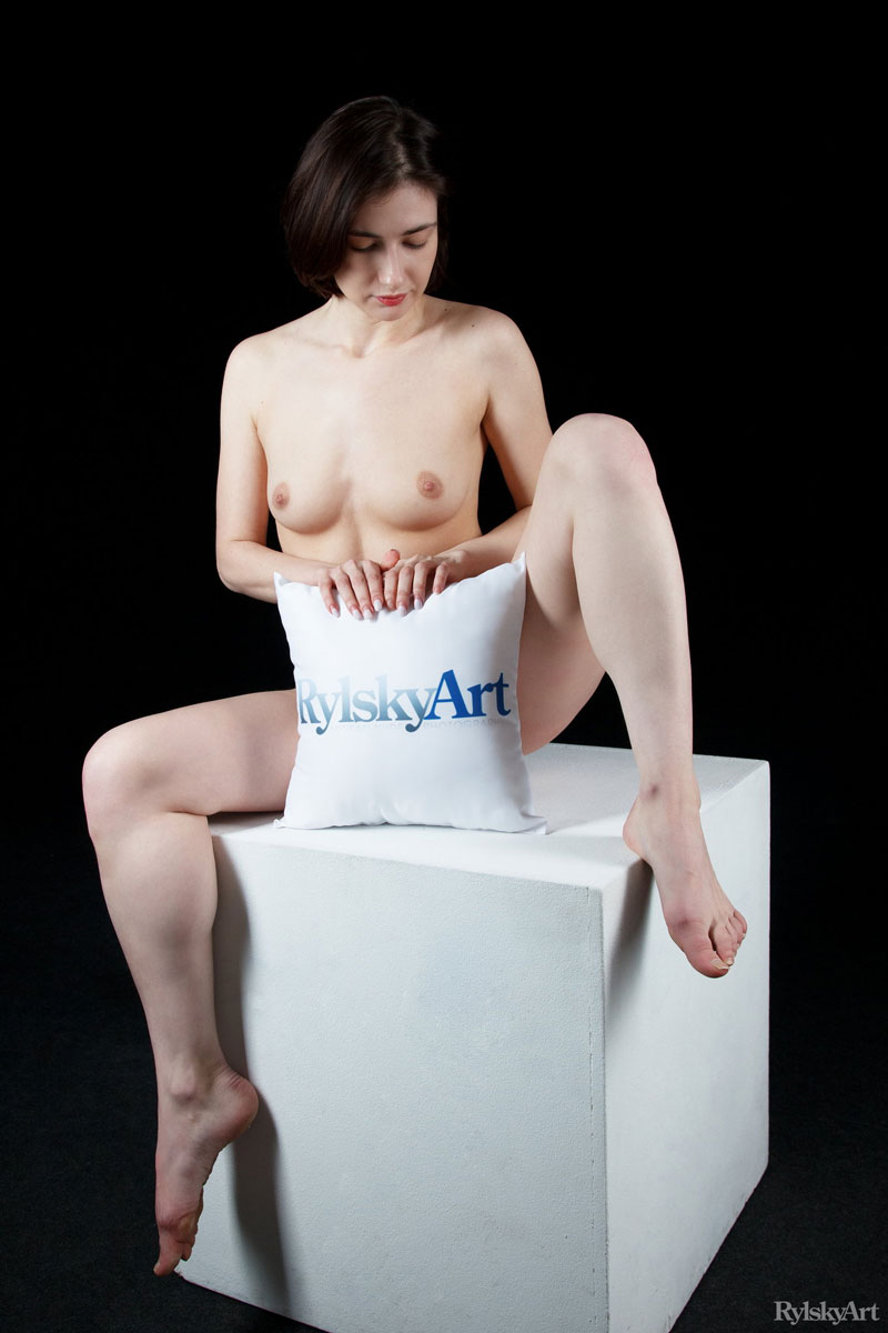 Heidi Kilmar Posing Nude in the Studio