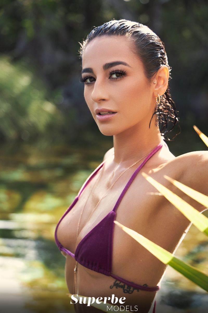 Abella Mariposa Cools Down in the Lake
