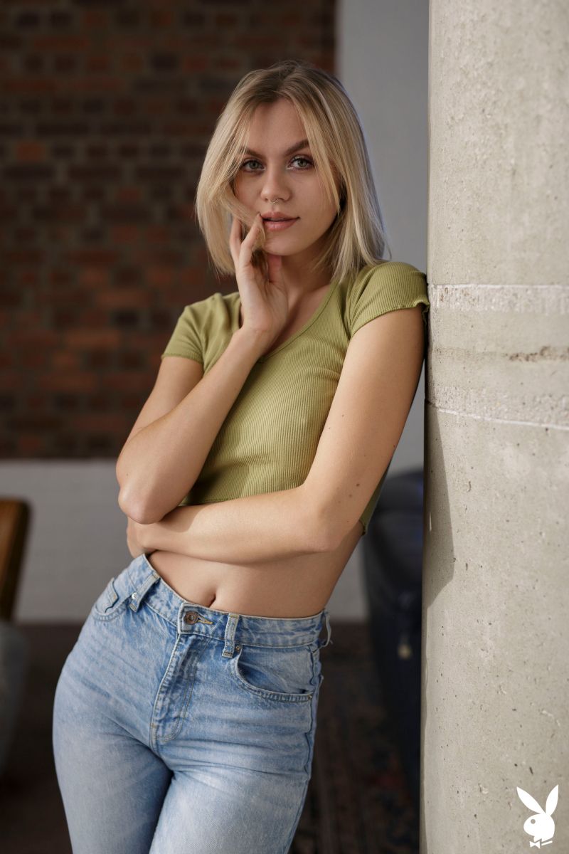 Lana Lane in Jeans