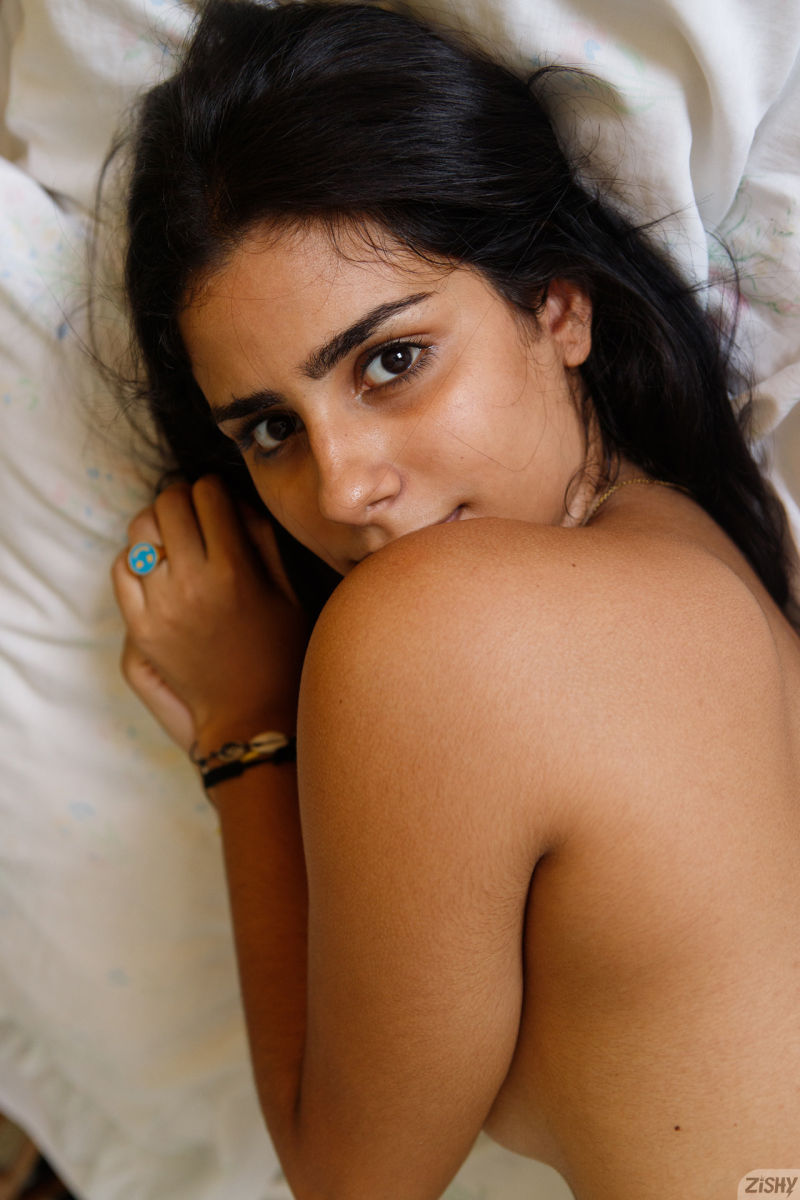 Lissa Mendez Posing Naked in Bed